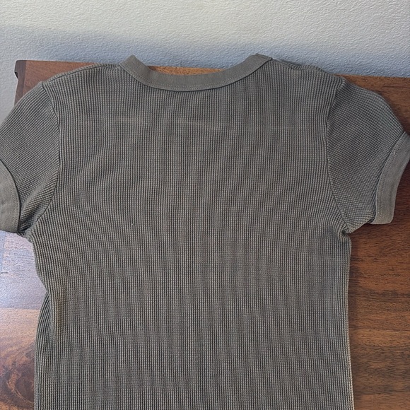 Brandy Melville baby tee - Picture 3 of 3